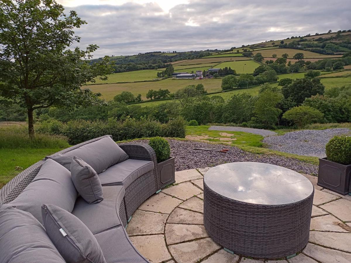 Готель Oak Tree Farm Llanfynydd Екстер'єр фото