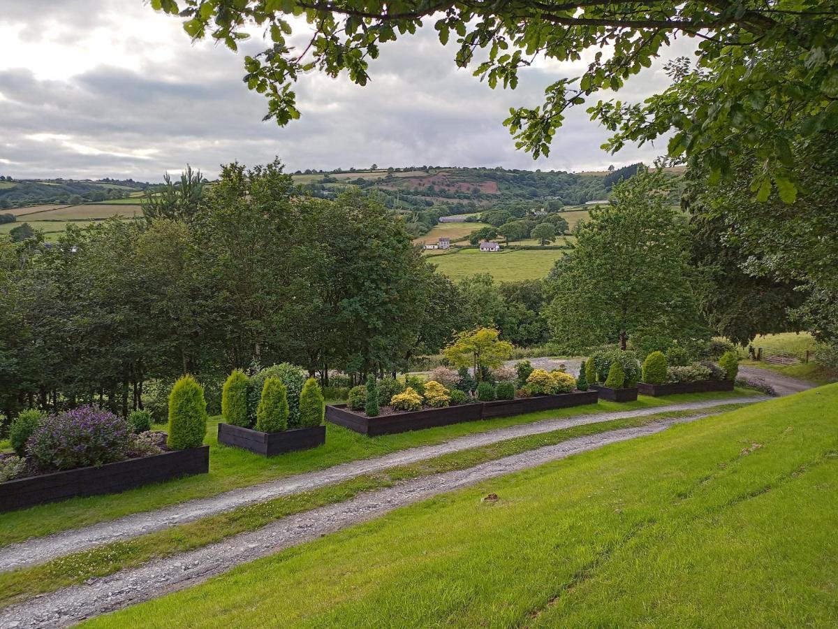 Готель Oak Tree Farm Llanfynydd Екстер'єр фото